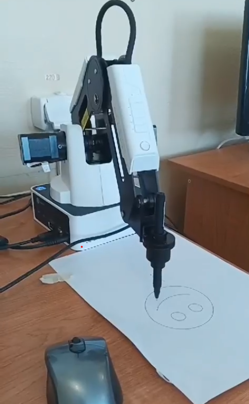 Робот DOBOT в работе
